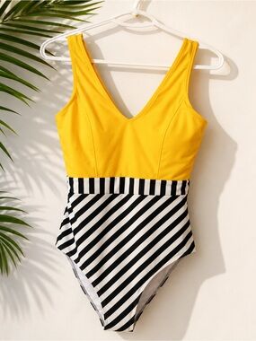 Cupshe Yellow and Black Striped One-Piece Swimsuit size small